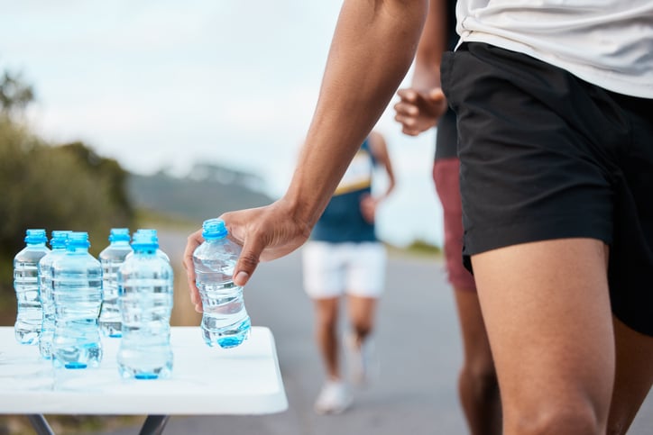 Flesjes water tijdens marathon