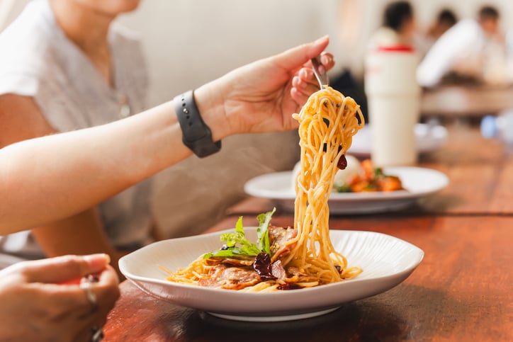 Spaghetti op een boord 