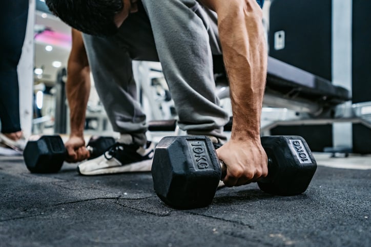 Dumbells in de sportschool